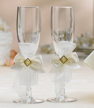 Дизайн свадебных бокалов своими руками - бант из лент